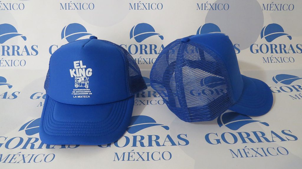 Gorra Trucker color completo azul rey, impresa en DTF